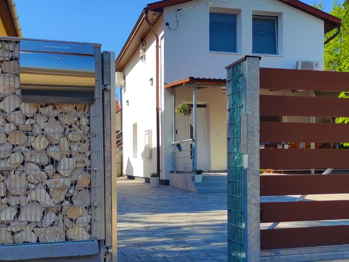 White Stone Apartman Hajdúszoboszló Dış mekan fotoğraf