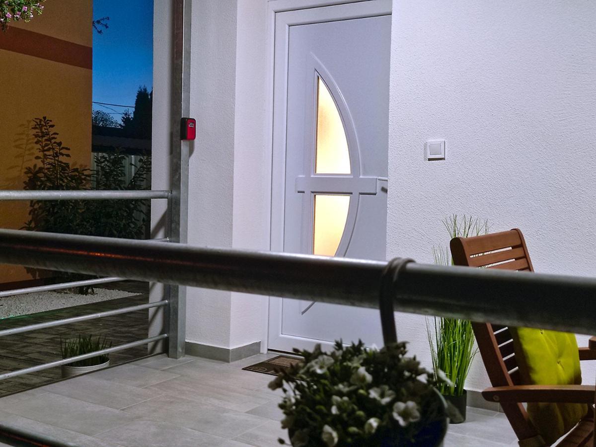 White Stone Apartman Hajdúszoboszló Dış mekan fotoğraf