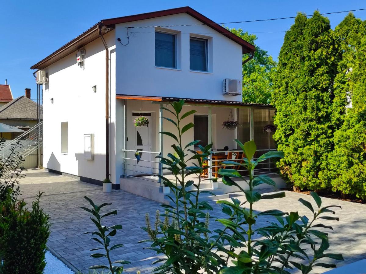 White Stone Apartman Hajdúszoboszló Dış mekan fotoğraf
