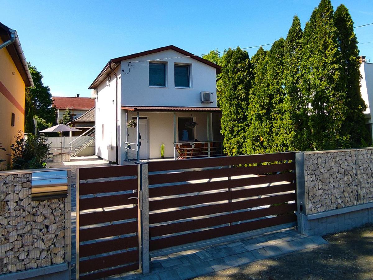 White Stone Apartman Hajdúszoboszló Dış mekan fotoğraf
